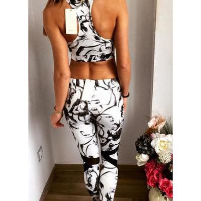 Print Backless Sports Tank Top With Skinny Pants..
