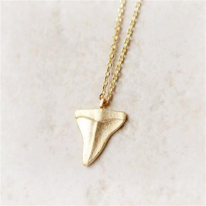Simple Personality Shark Teeth Pendant Necklace