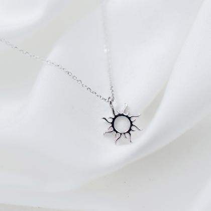 Silver Plated Ethnic Sun Totem Pendent Necklace..