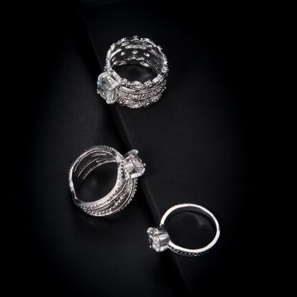 3-piece ring set with retro cut-out..