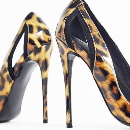 Pointed High Heel Leopard Pattern Lacquer Leather..