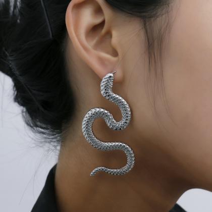 Geometric Exaggeration Snake Fashion Relief Long..