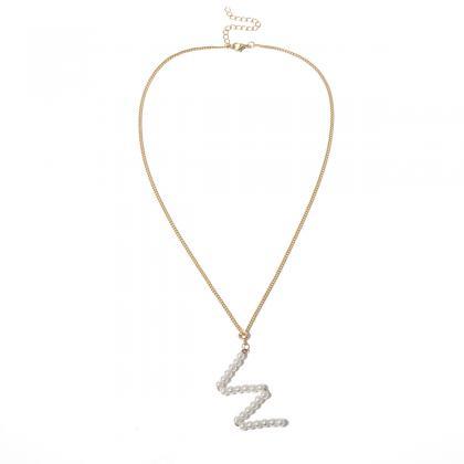 Single Layer Letter W Imitation Pearl Necklace