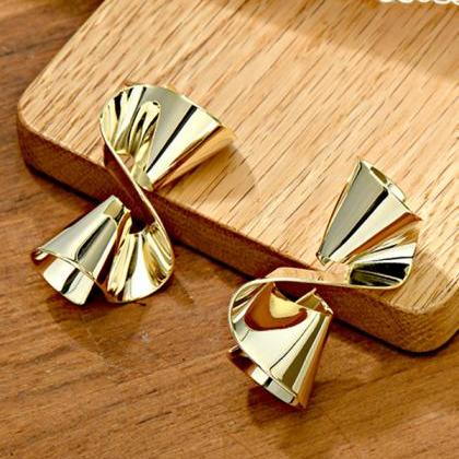 Gold Simple Normcore Geometric Earrings..