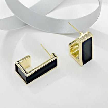 Black Original Simple Geometric Earrings..