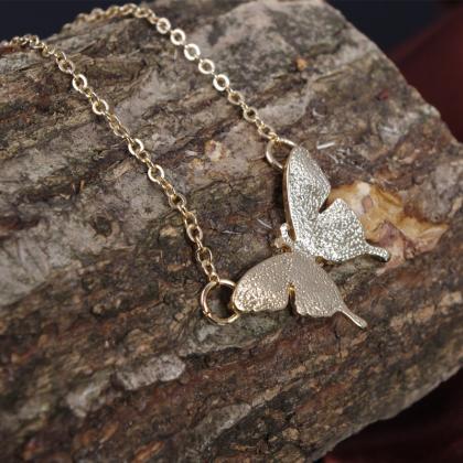 Delicate Butterfly Short Necklace