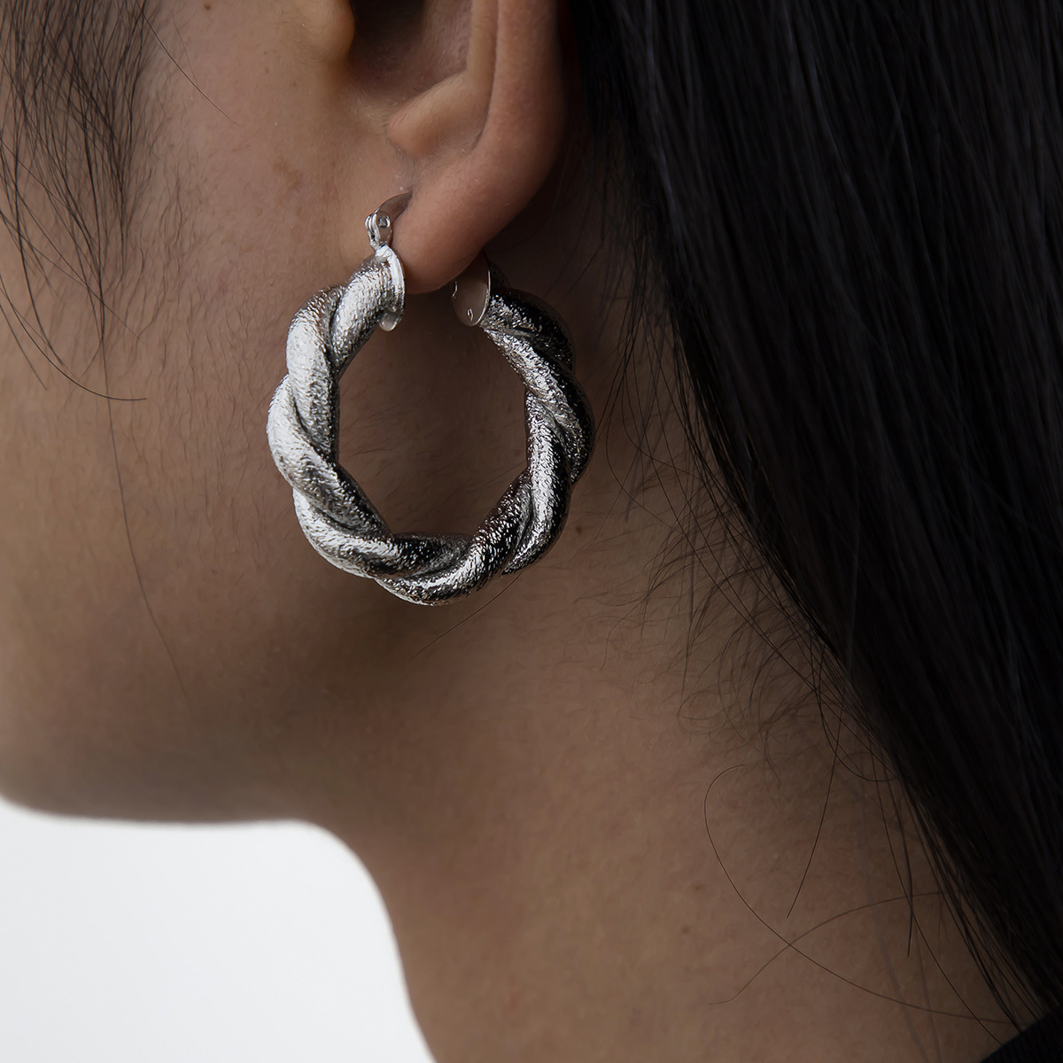 Frosted French Retro Twist Twist Geometric Earrings-silvery