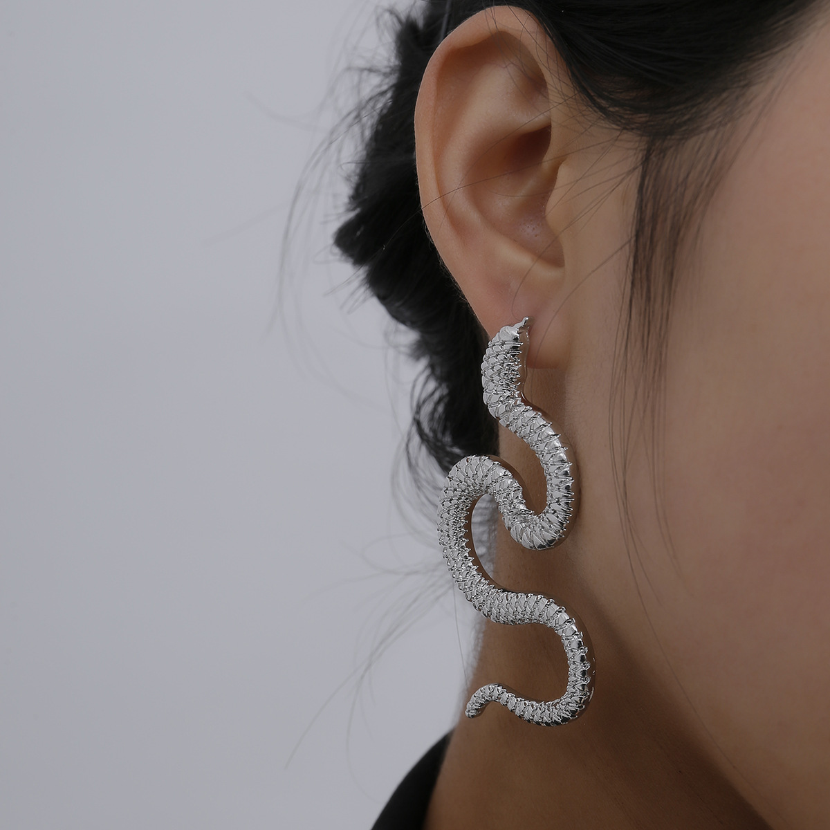 Geometric Exaggeration Snake Fashion Relief Long Earrings-silvery
