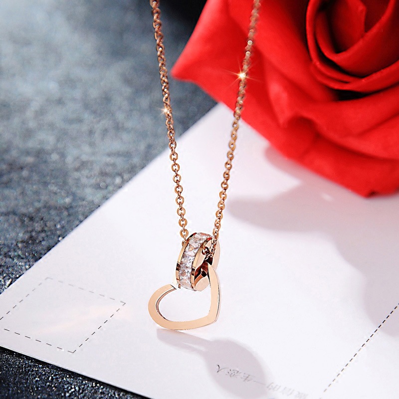 Titanium Steel Heart-shaped Zircon Diamond Inlaid Short Necklace Clavicle Chain