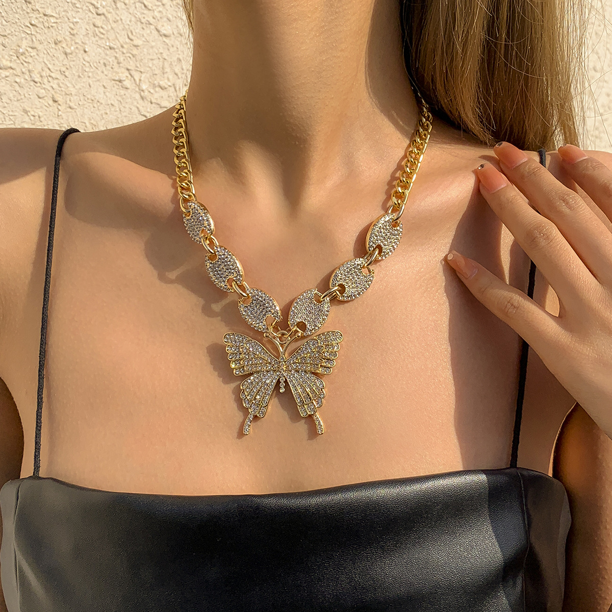 Vintage Exaggerated Diamond Inlaid Butterfly Necklace