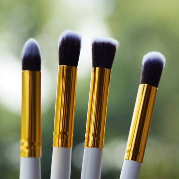 4pcs Makeup Cosmetic Set Eyeshadow Foundation Wood Brush Kit Tools