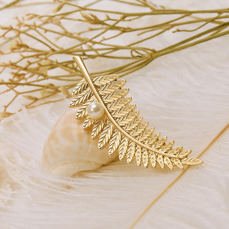 Fashion Simple All-match Pearl Leaf Leaf Metal Brooch