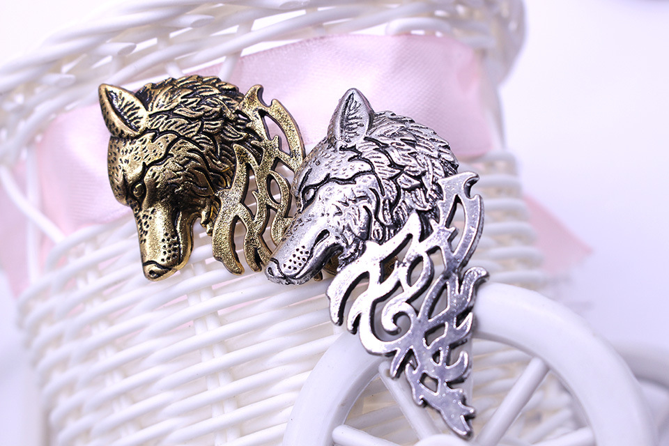 Domineering Personality Hollow Wolf Brooch