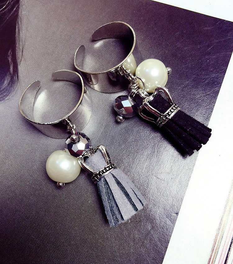 Exaggerated Fashion Pearl Tassel Ring