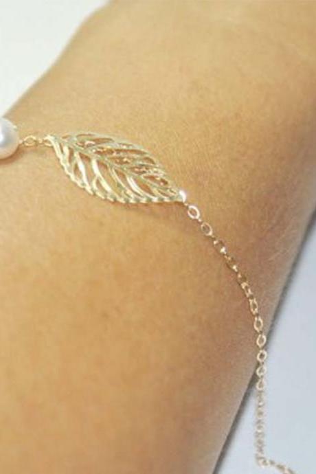 Fashion Simple Hollow Leaf Pearl Bracelet
