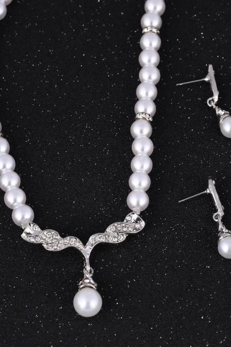 Two Piece Set Of Alloy Inlaid Diamond Pearl Necklace Earrings-silvery