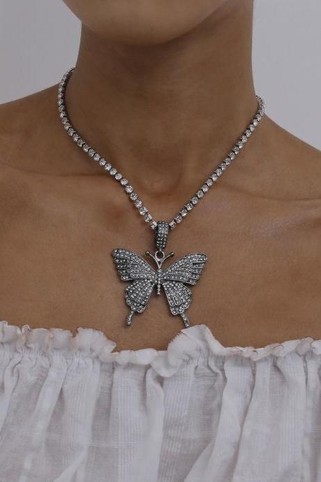 Single Layer Claw Chain Diamond Necklace Exaggerated Diamond Inlaid Butterfly Necklace-silvery