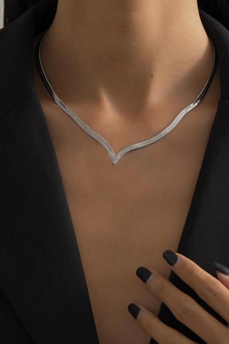 Metal snake bone chain neck chain ins cool air quality V-shaped Necklace-Silvery