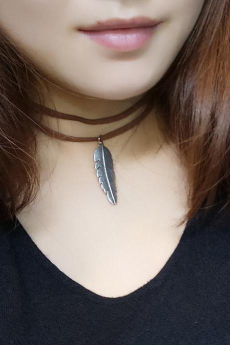 Metal Feather Tassel Necklace