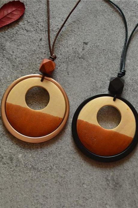 Geometric Circle Two-color Wood Chip Long Necklace
