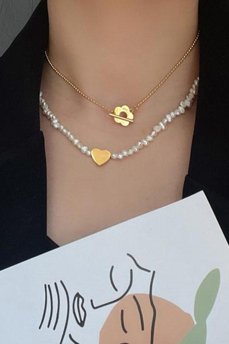 Stylish Gold Small Daisy Flower Necklace