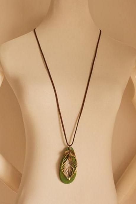 GREEN Retro National Wood Necklace