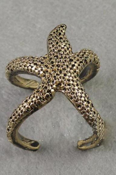 Lovely Solid Star Ring