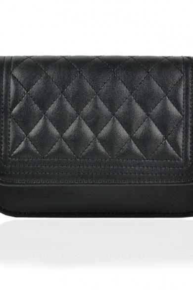 Diamond Quilted Leather Crossbody Handbag with Linked Chains