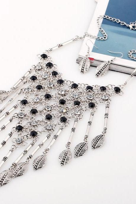 European Fashion Mesh Diamond Tassel Exaggerated Retro Leaves Necklace