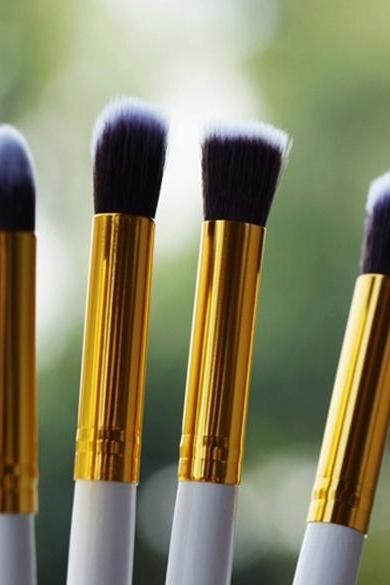 4pcs Makeup Cosmetic Set Eyeshadow Foundation Wood Brush Kit Tools