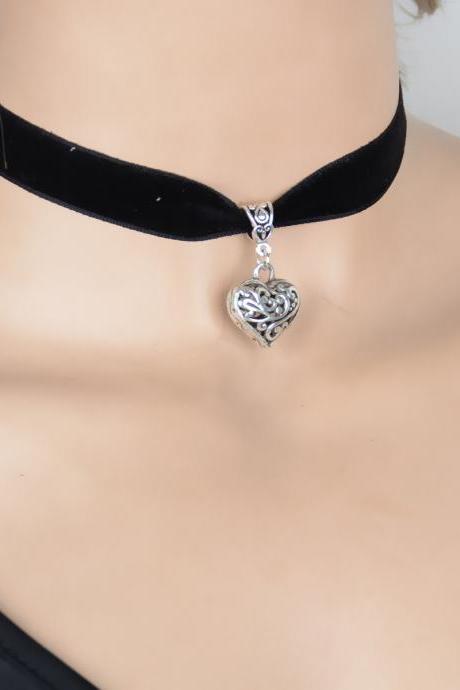 Hollow Out Heart Pendant Tassel Necklace