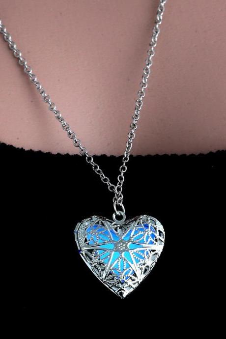 Summer Style Peach Heart-shaped Hollow Luminous Necklace Tip