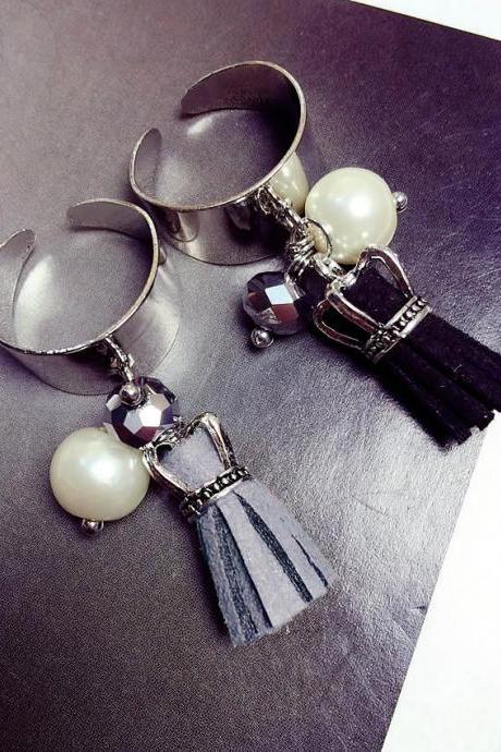 Exaggerated Fashion Pearl Tassel Ring